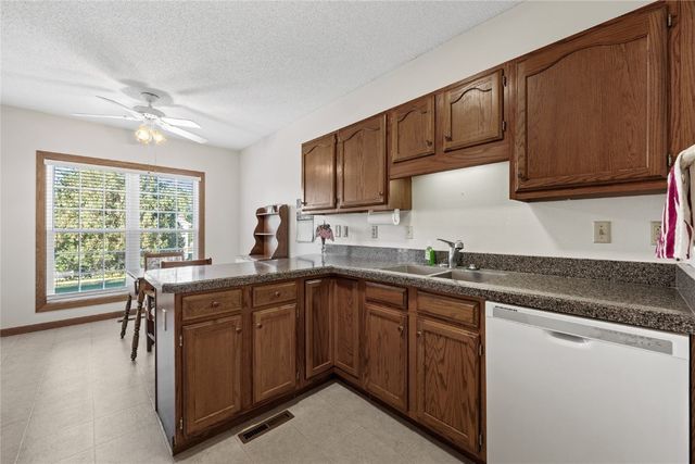 4645 Westchester Drive NE A, Cedar Rapids, IA 52402