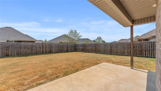 951 Lakeview Drive, Centerton, AR 72719