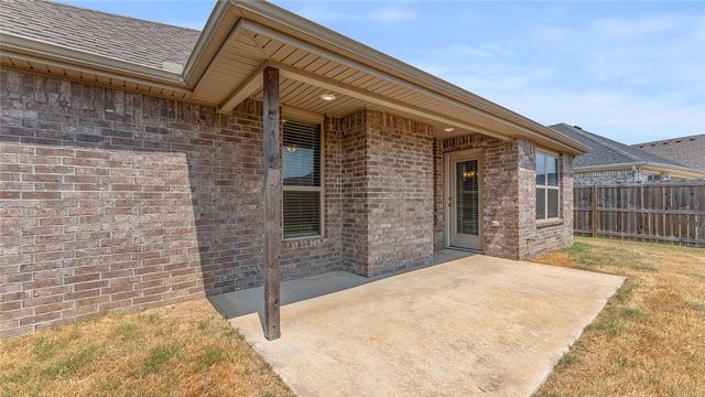 951 Lakeview Drive, Centerton, AR 72719