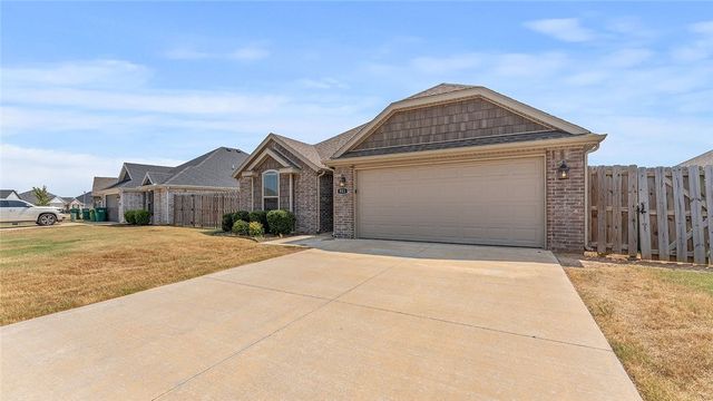 951 Lakeview Drive, Centerton, AR 72719