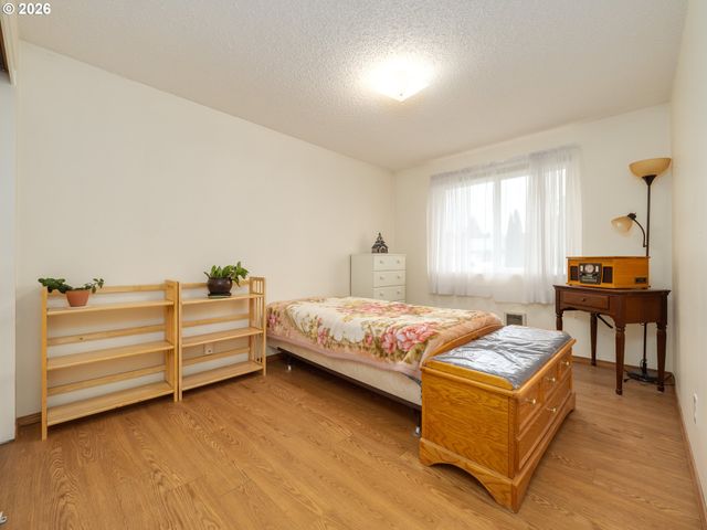 1392 Sw MYRTLE St, Dundee, OR 97115