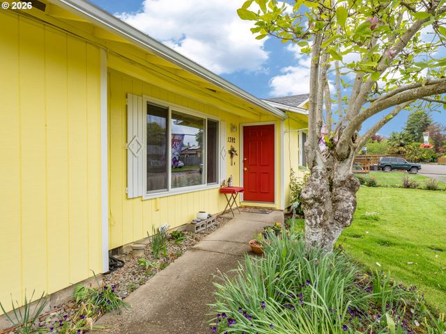1392 Sw MYRTLE St, Dundee, OR 97115