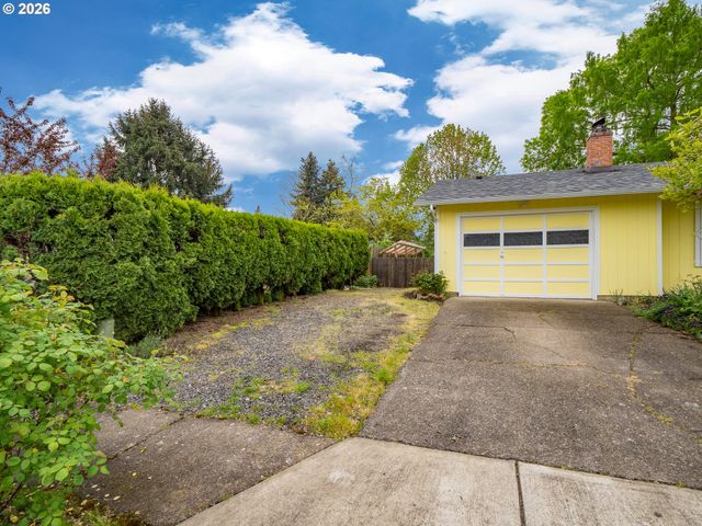 1392 Sw MYRTLE St, Dundee, OR 97115