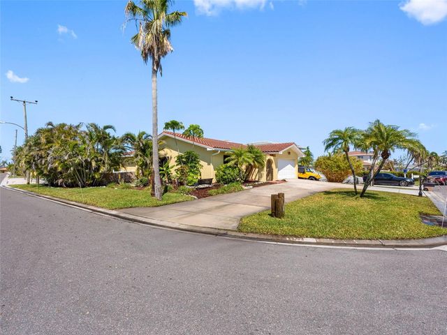 562 JOHNS PASS AVENUE, Madeira Beach, FL 33708