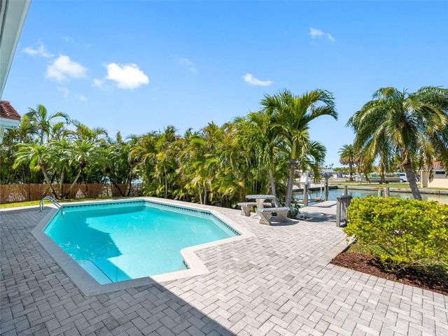 562 JOHNS PASS AVENUE, Madeira Beach, FL 33708