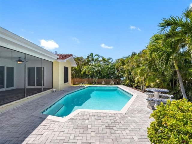 562 JOHNS PASS AVENUE, Madeira Beach, FL 33708