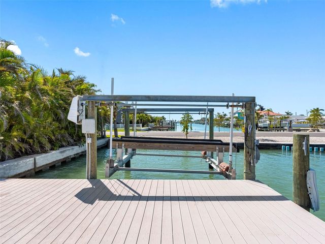 562 JOHNS PASS AVENUE, Madeira Beach, FL 33708