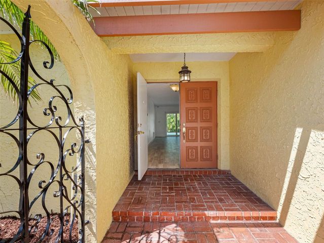 562 JOHNS PASS AVENUE, Madeira Beach, FL 33708