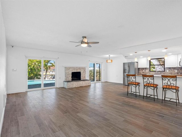 562 JOHNS PASS AVENUE, Madeira Beach, FL 33708