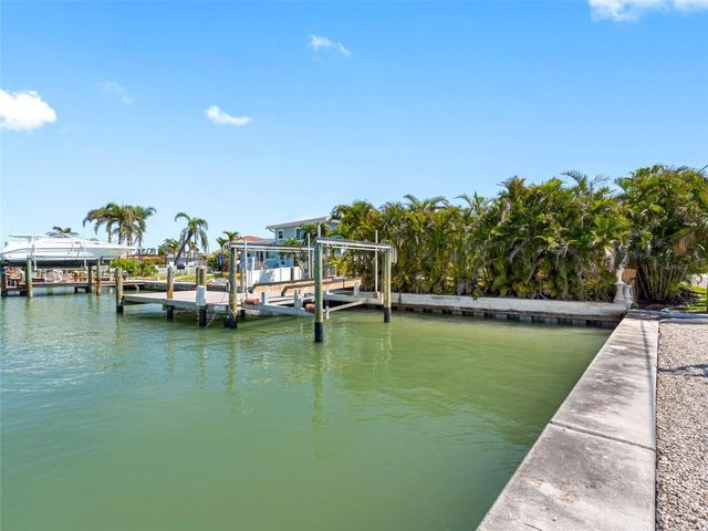 562 JOHNS PASS AVENUE, Madeira Beach, FL 33708