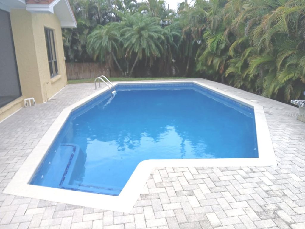 562 JOHNS PASS AVENUE, Madeira Beach, FL 33708