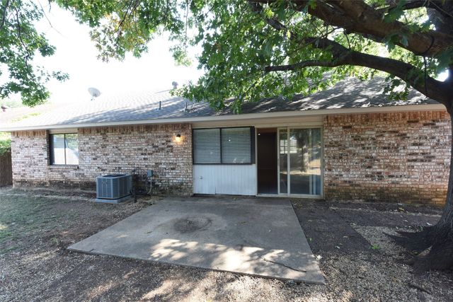 3820 Seven Gables Street, Fort Worth, TX 76133