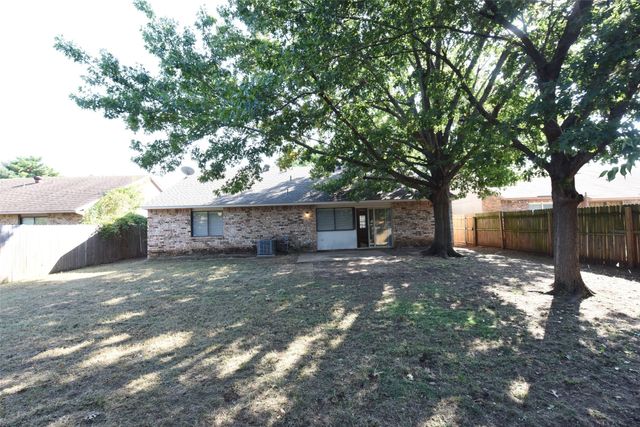 3820 Seven Gables Street, Fort Worth, TX 76133