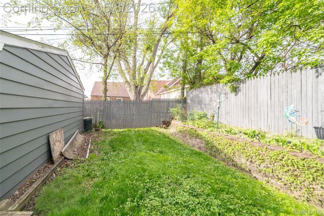 162 N Genesee Avenue, Pontiac, MI 48341