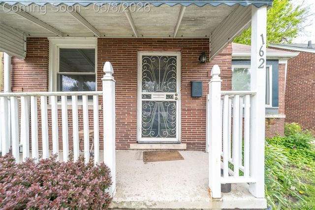 162 N Genesee Avenue, Pontiac, MI 48341