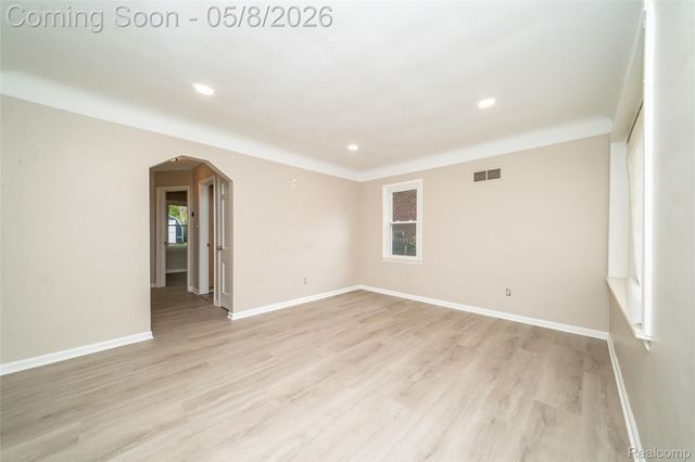162 N Genesee Avenue, Pontiac, MI 48341