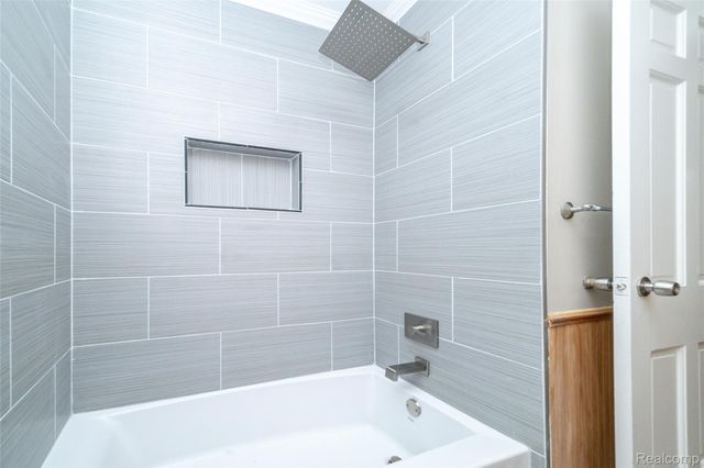 162 N Genesee Avenue, Pontiac, MI 48341
