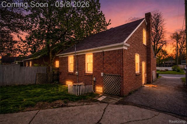 162 N Genesee Avenue, Pontiac, MI 48341