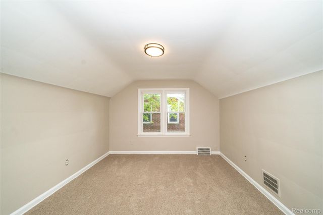 162 N Genesee Avenue, Pontiac, MI 48341