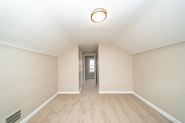 162 N Genesee Avenue, Pontiac, MI 48341