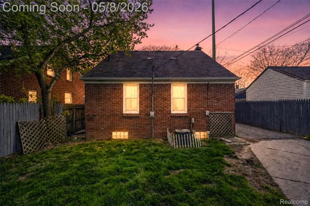 162 N Genesee Avenue, Pontiac, MI 48341