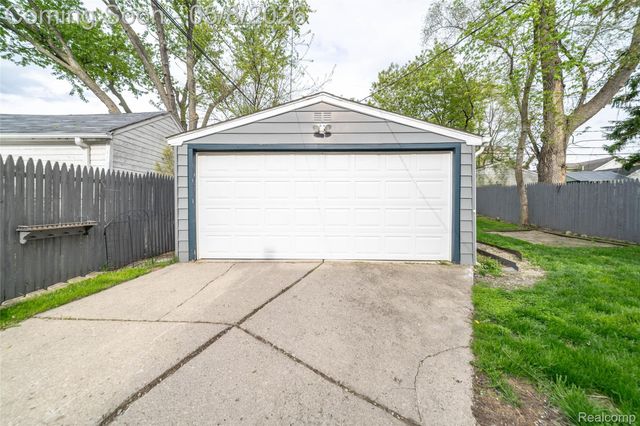 162 N Genesee Avenue, Pontiac, MI 48341