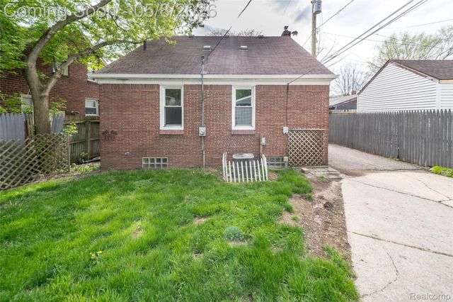 162 N Genesee Avenue, Pontiac, MI 48341
