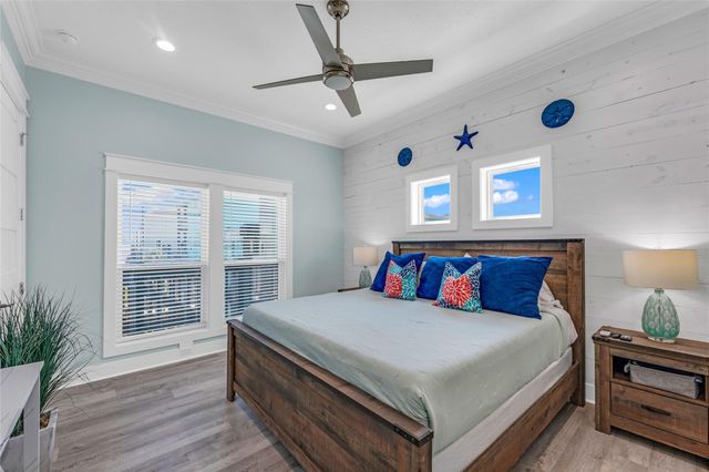 1978 Avenue I, Crystal Beach, TX 77650