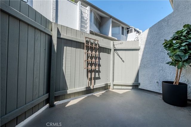 10911 Bluffside Drive 17, Studio City, CA 91604
