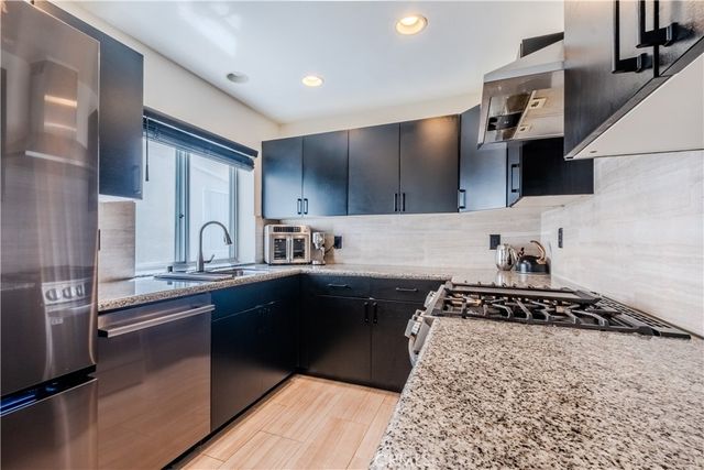 10911 Bluffside Drive 17, Studio City, CA 91604