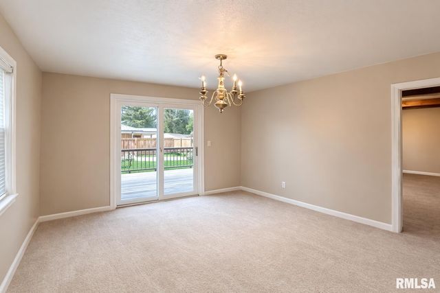 4621 N WOODVIEW Avenue, Peoria, IL 61614