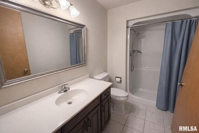 4621 N WOODVIEW Avenue, Peoria, IL 61614