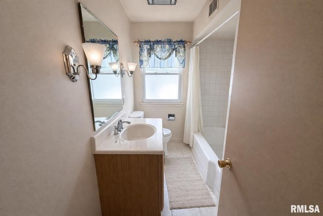 4621 N WOODVIEW Avenue, Peoria, IL 61614