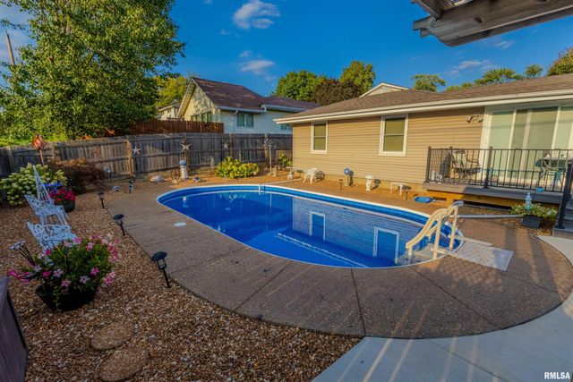 4621 N WOODVIEW Avenue, Peoria, IL 61614