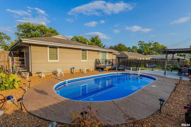 4621 N WOODVIEW Avenue, Peoria, IL 61614