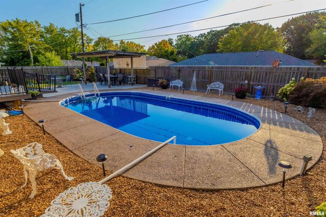 4621 N WOODVIEW Avenue, Peoria, IL 61614