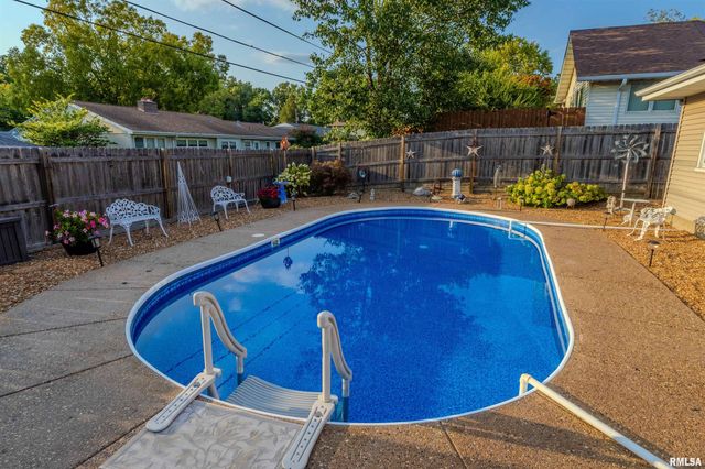 4621 N WOODVIEW Avenue, Peoria, IL 61614