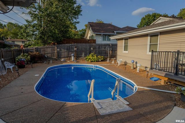 4621 N WOODVIEW Avenue, Peoria, IL 61614