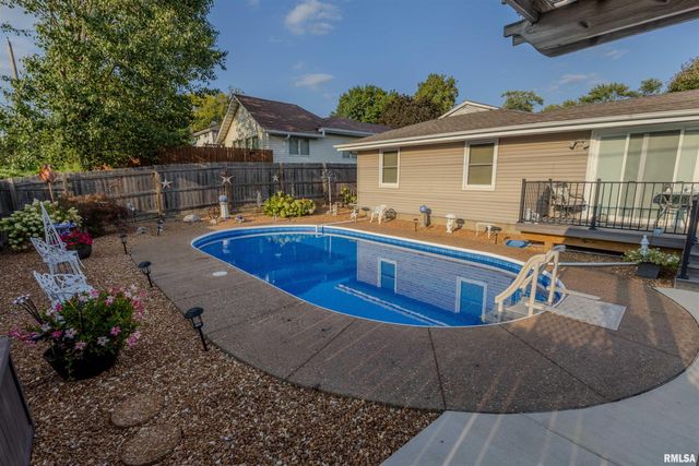 4621 N WOODVIEW Avenue, Peoria, IL 61614