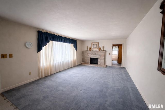 4621 N WOODVIEW Avenue, Peoria, IL 61614