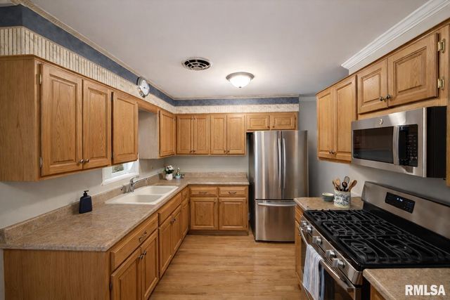 4621 N WOODVIEW Avenue, Peoria, IL 61614