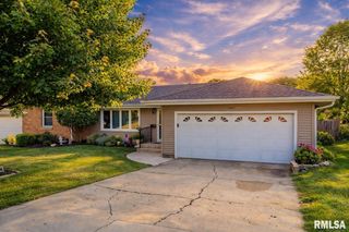 4621 N WOODVIEW Avenue, Peoria, IL 61614