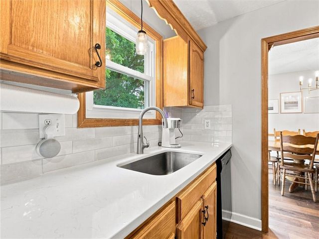 8604 NE 72nd Terrace, Kansas City, MO 64158