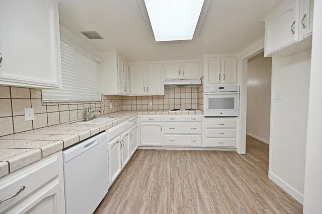 1728 W Fremont Avenue, Fresno, CA 93711