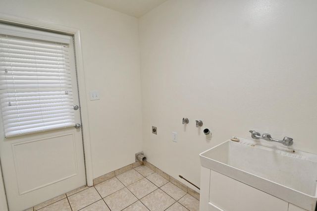 1728 W Fremont Avenue, Fresno, CA 93711