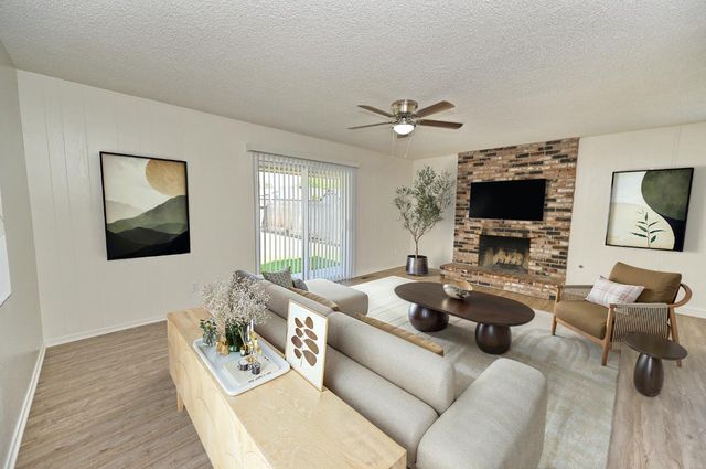 1728 W Fremont Avenue, Fresno, CA 93711