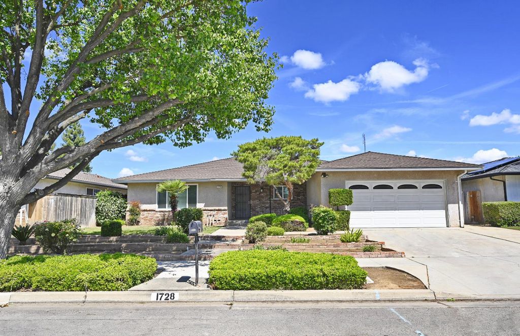 1728 W Fremont Avenue, Fresno, CA 93711