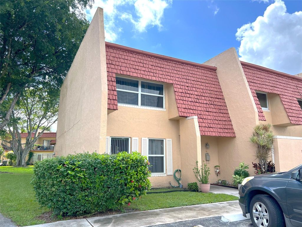 16 Meacham Lane 16, Tamarac, FL 33319