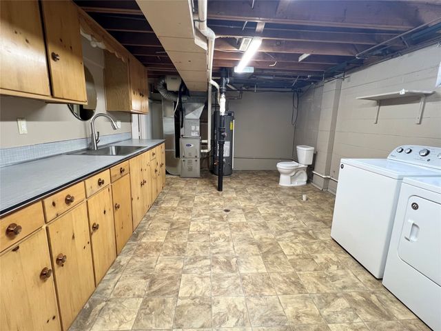 2813 S 2nd Avenue E, Newton, IA 50208