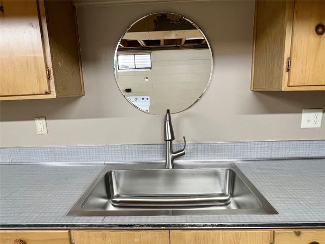 2813 S 2nd Avenue E, Newton, IA 50208